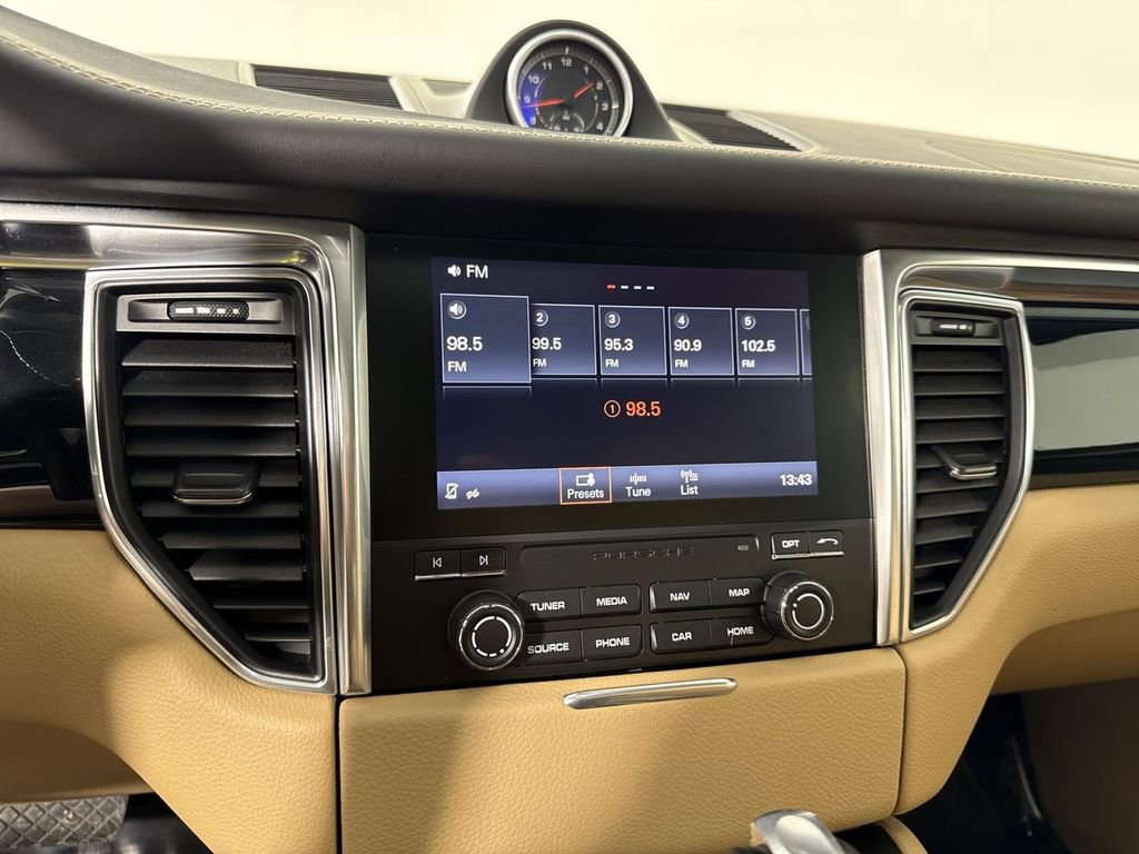 Certified 2018 Porsche Macan image 26