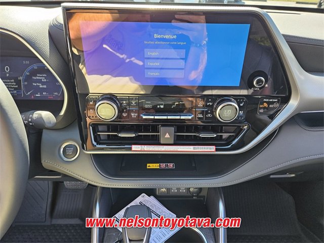 New 2026 Toyota Highlander Platinum image 11