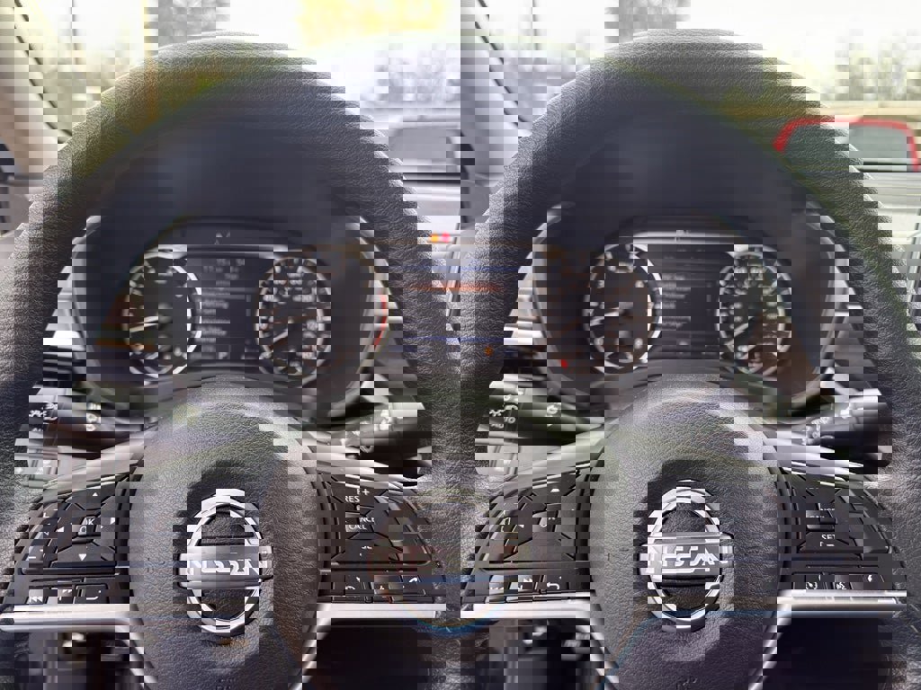 Used 2024 Nissan Altima 2.5 SV image 19