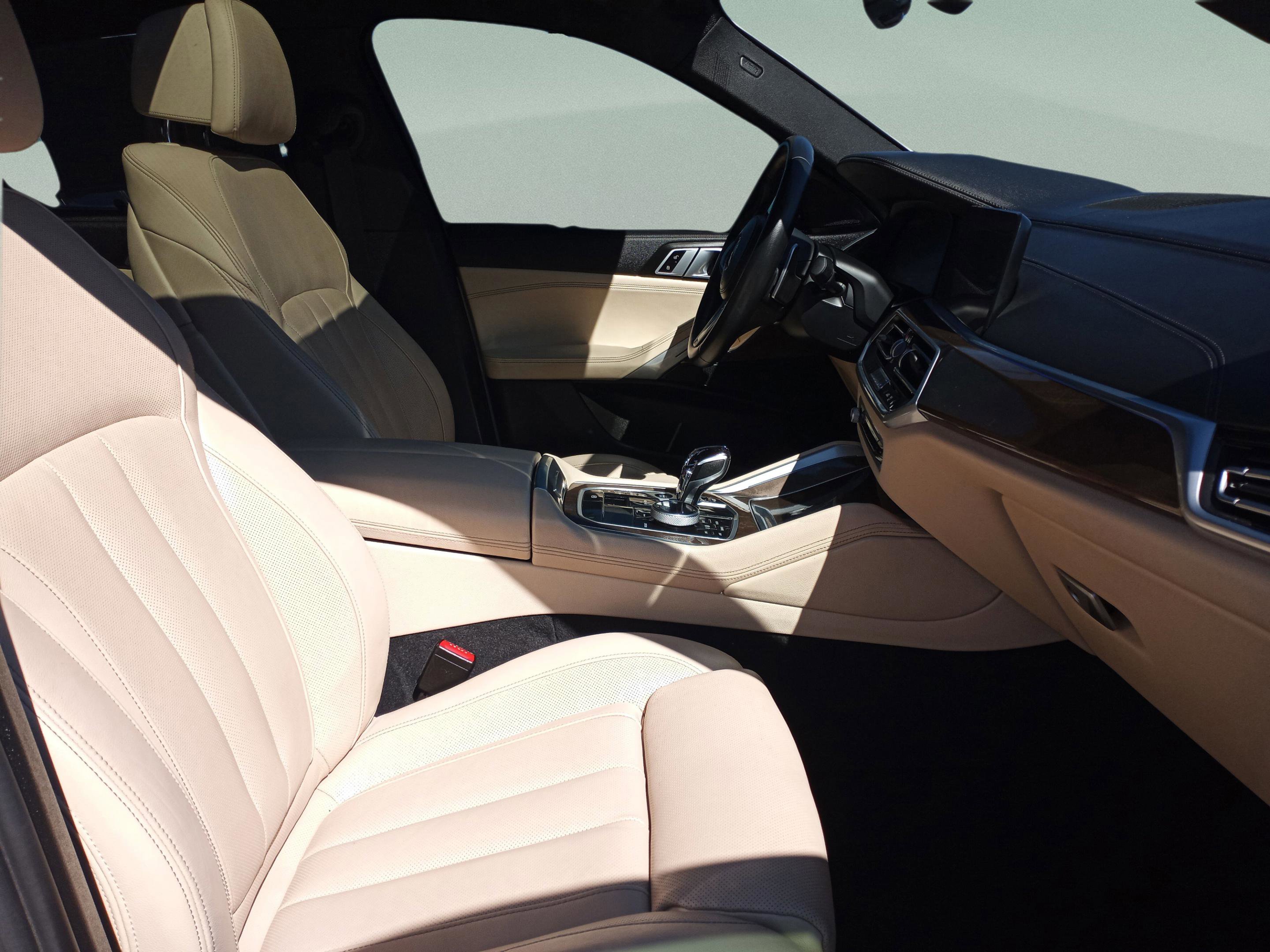 Used 2022 BMW X6 xDrive40i w/ Executive Package image 44