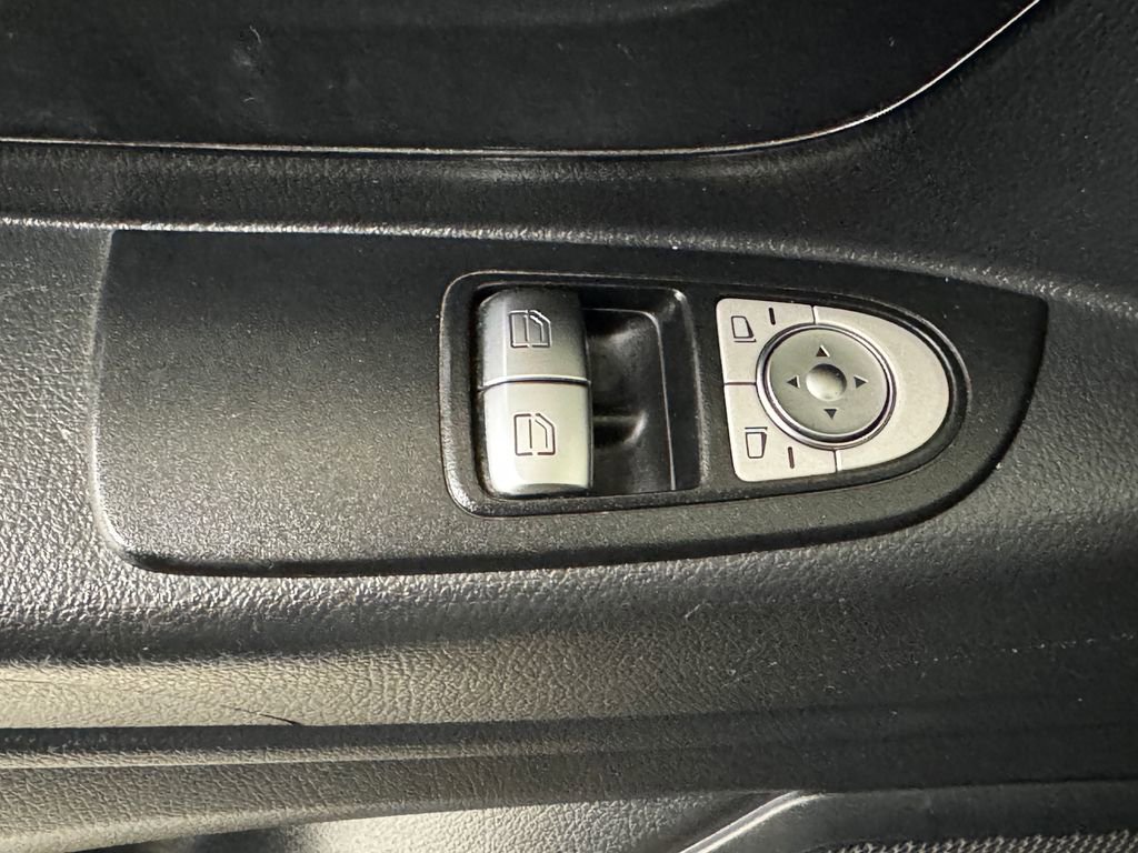 Used 2018 Mercedes-Benz Metris Passenger image 27
