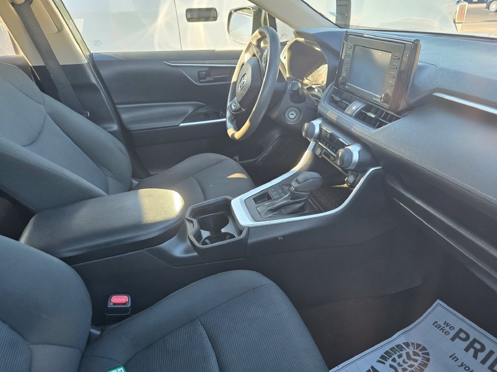 Used 2021 Toyota RAV4 LE AWD/4WD image 13