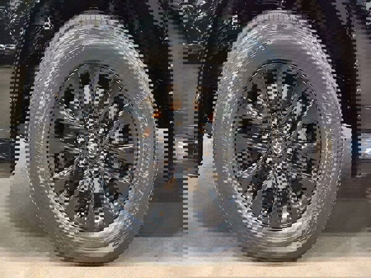 Used 2015 Lexus GX 460 w/ Premium Package image 26