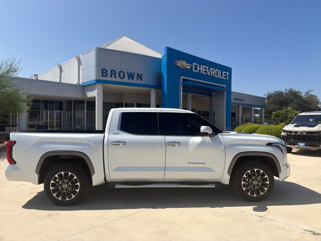 Used 2024 Toyota Tundra Limited w/ Power Package AWD/4WD image 1