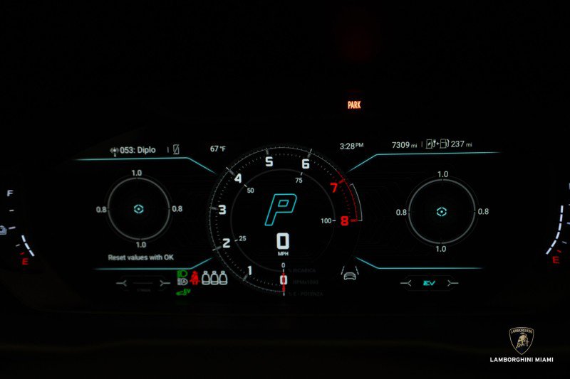 Used 2025 Lamborghini Urus SE image 53