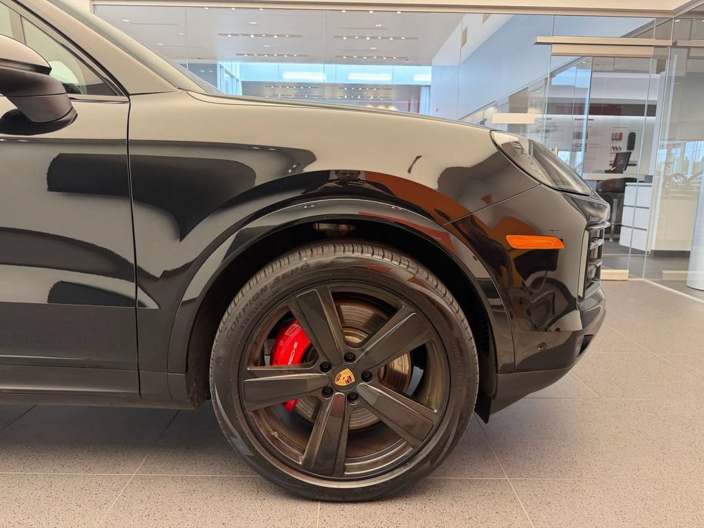 Used 2025 Porsche Cayenne S AWD/4WD image 25