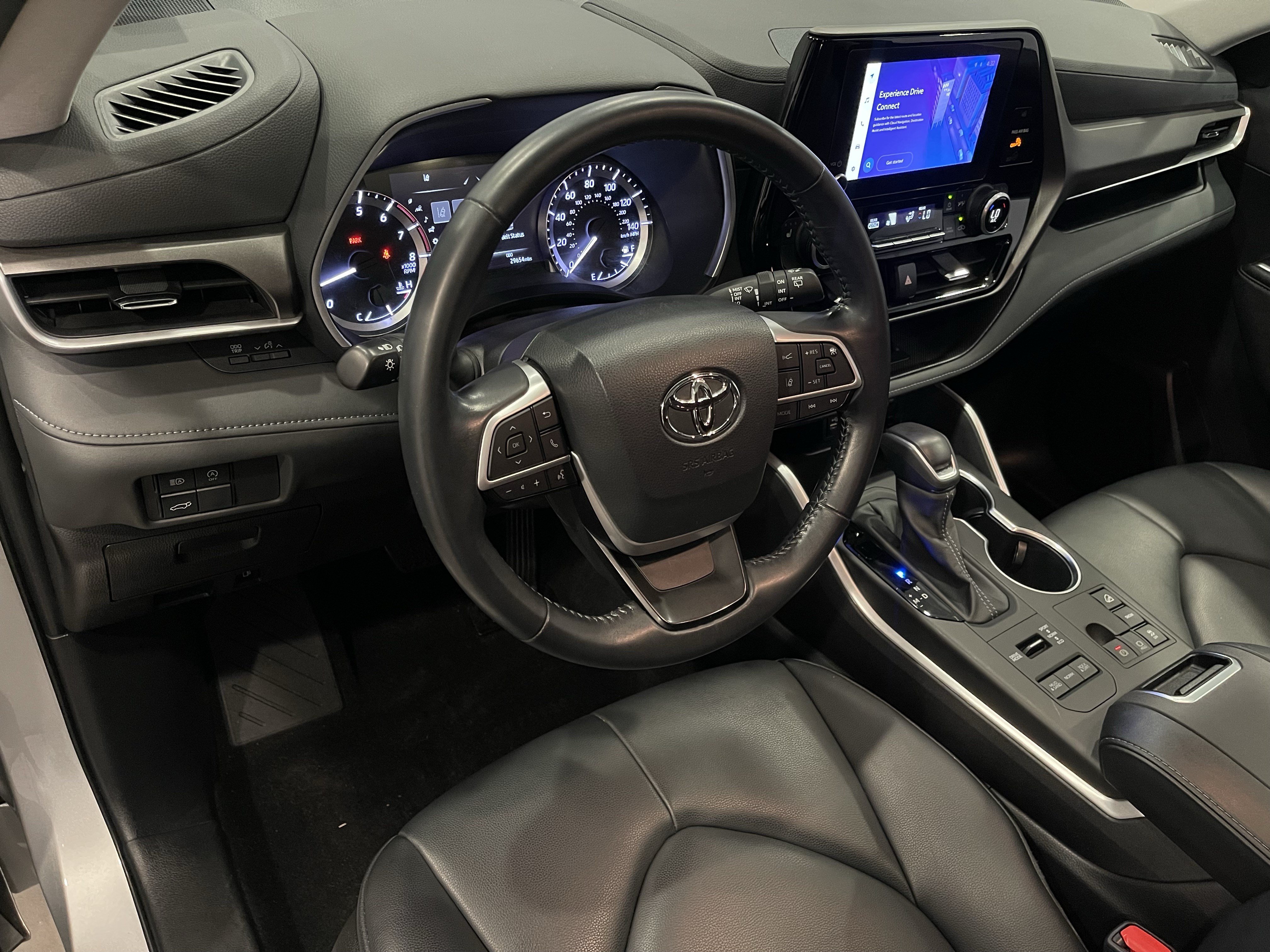Used 2023 Toyota Highlander XLE AWD/4WD image 13