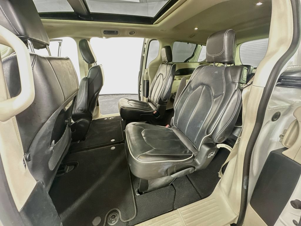 Used 2023 Chrysler Pacifica Limited FWD image 17