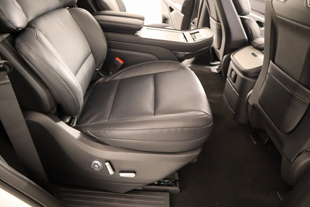 New 2025 Lincoln Navigator Reserve w/ Jet Appearance Package image 15