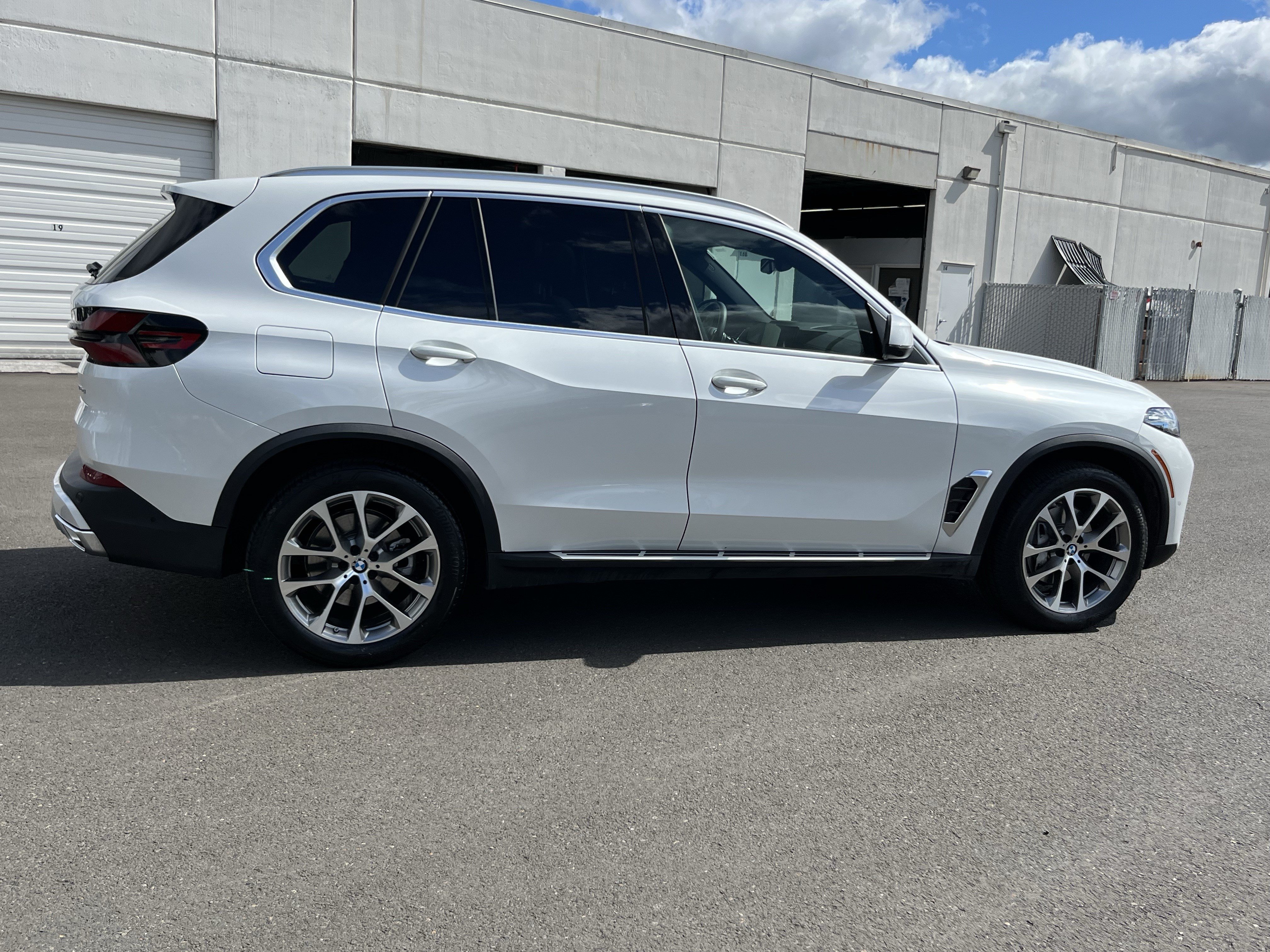 Used 2026 BMW X5 xDrive40i w/ Premium Package AWD/4WD image 6