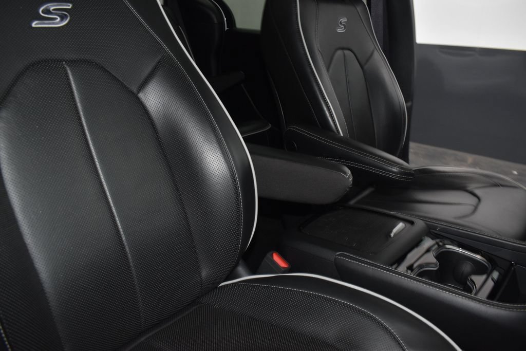 Used 2025 Chrysler Pacifica Limited FWD image 37