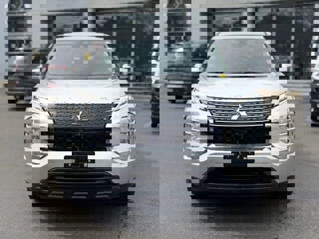 Used 2022 Mitsubishi Outlander ES image 11