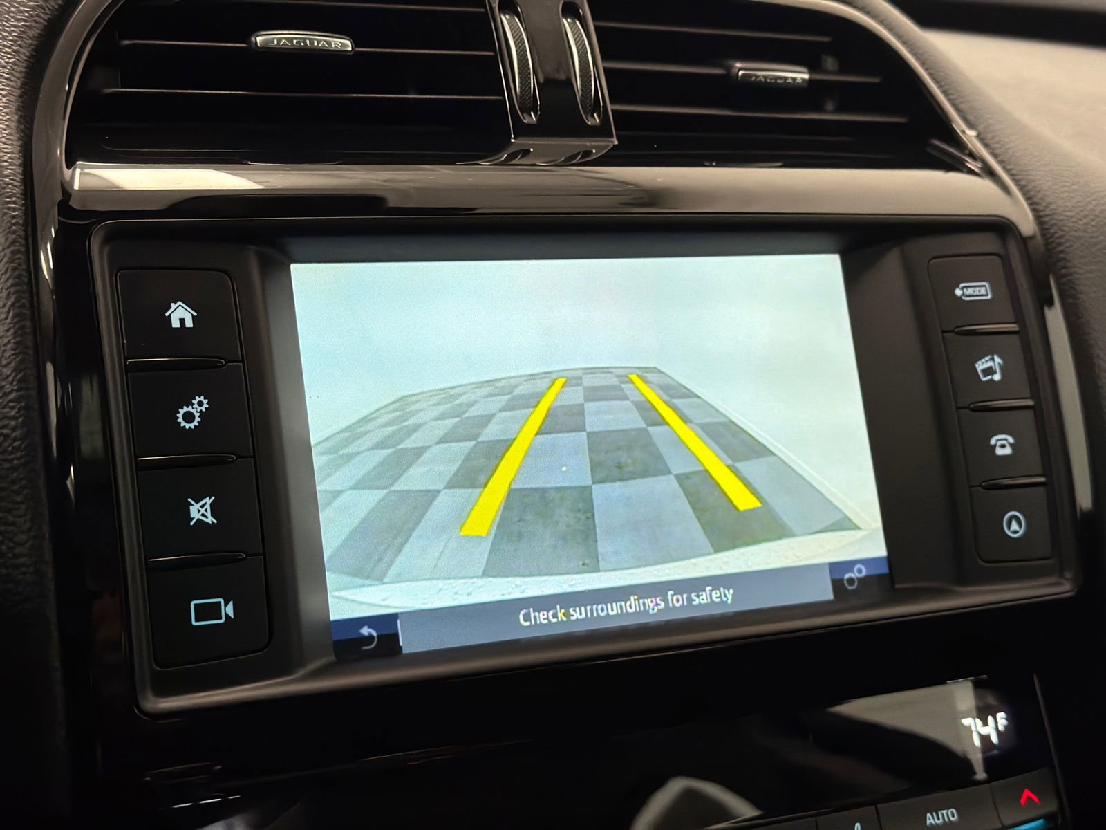 Used 2018 Jaguar XE Premium image 24