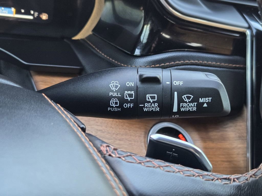 Used 2025 Jeep Grand Cherokee Summit image 32