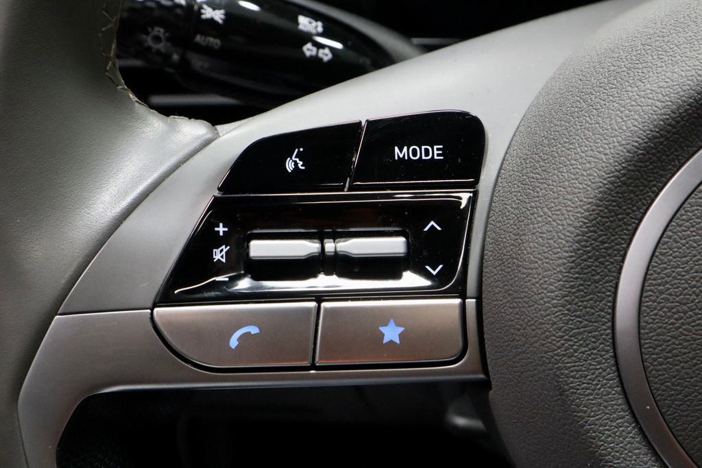 Certified 2025 Hyundai Elantra SEL image 31