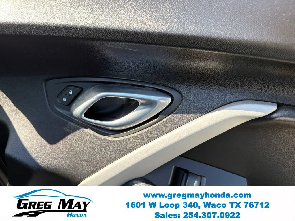 Used 2020 Chevrolet Camaro LT RWD image 27