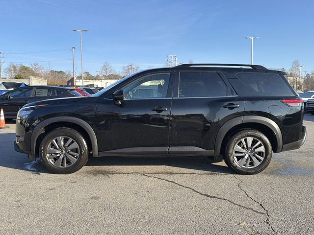 Used 2024 Nissan Pathfinder SV image 3
