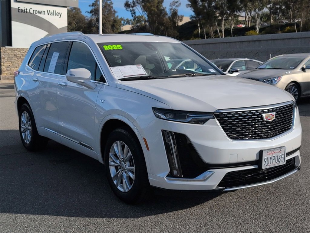 Used 2025 Cadillac XT6 Luxury image 3