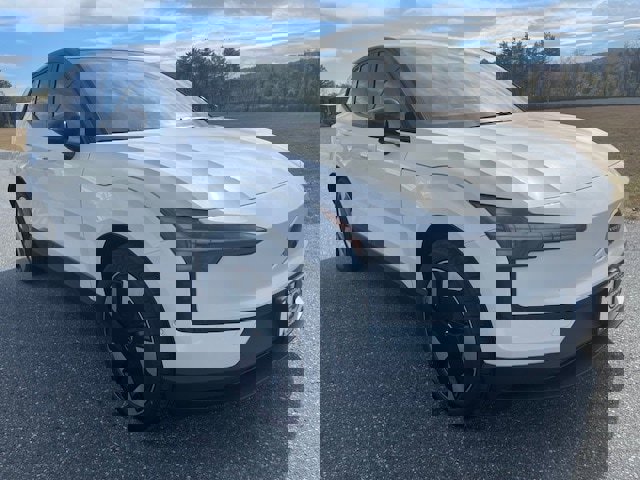 Used 2025 Volvo EX30 Ultra w/ Climate Package image 5