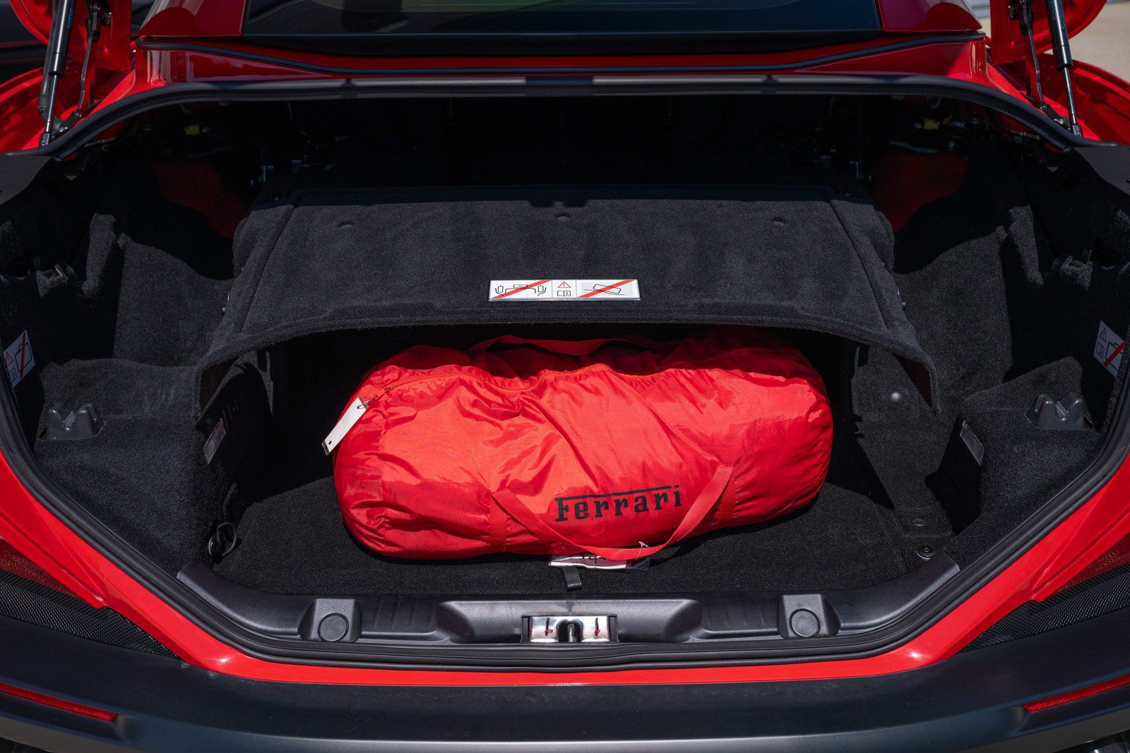 Used 2019 Ferrari Portofino RWD image 25