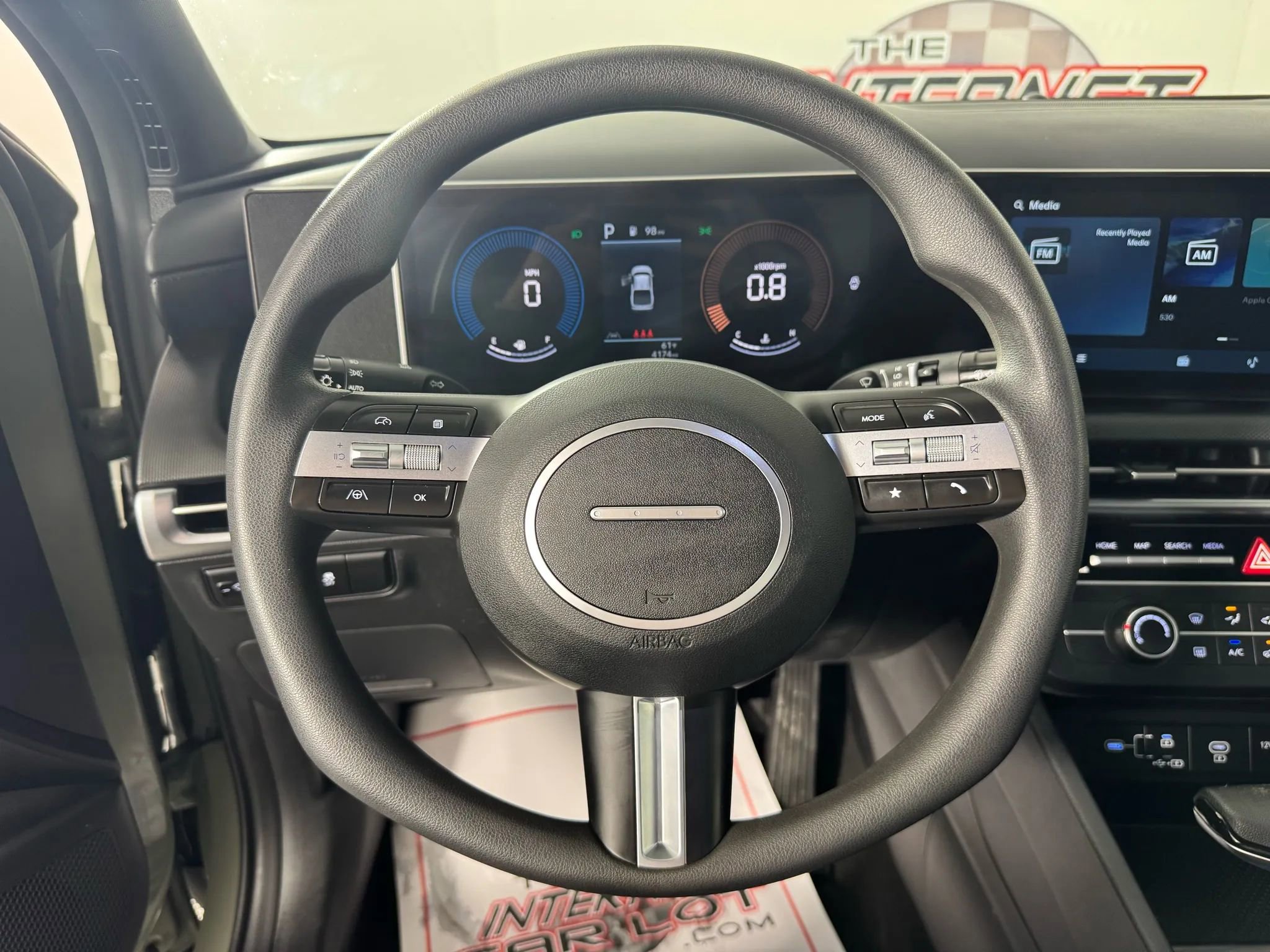Used 2025 Hyundai Santa Cruz SE AWD/4WD image 13