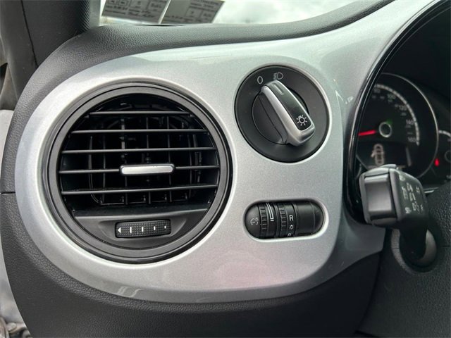 Used 2015 Volkswagen Beetle 1.8T Classic image 23