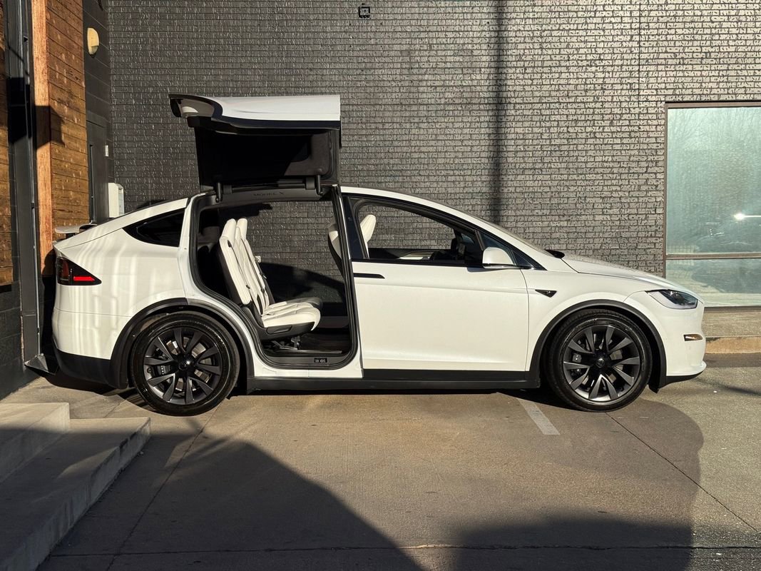 Used 2022 Tesla Model X image 11