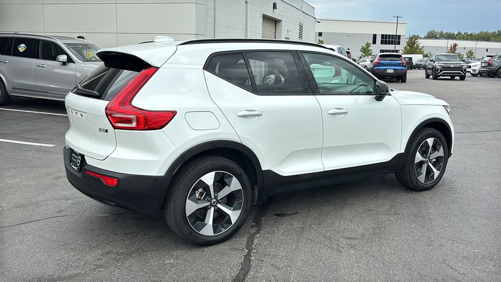 Used 2026 Volvo XC40 B5 Plus AWD/4WD image 28