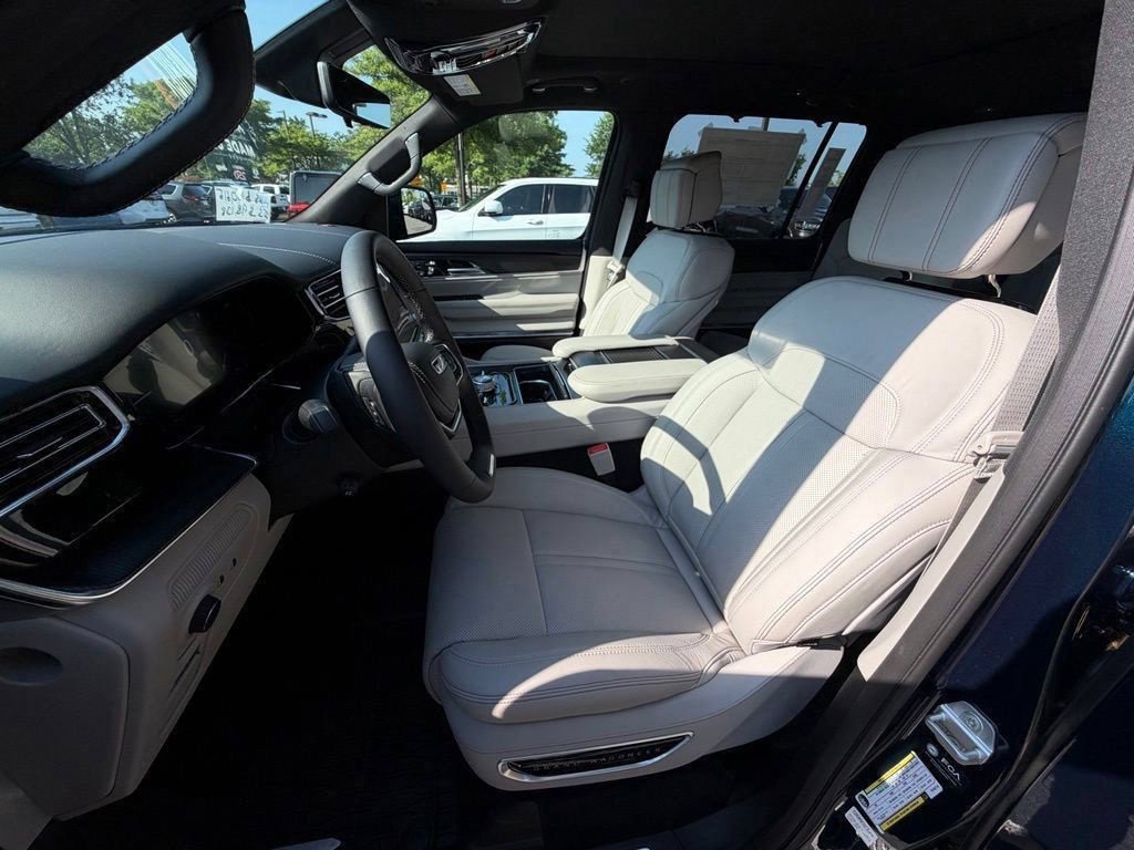 New 2026 Jeep Grand Wagoneer Summit w/ Premium Group III AWD/4WD image 16