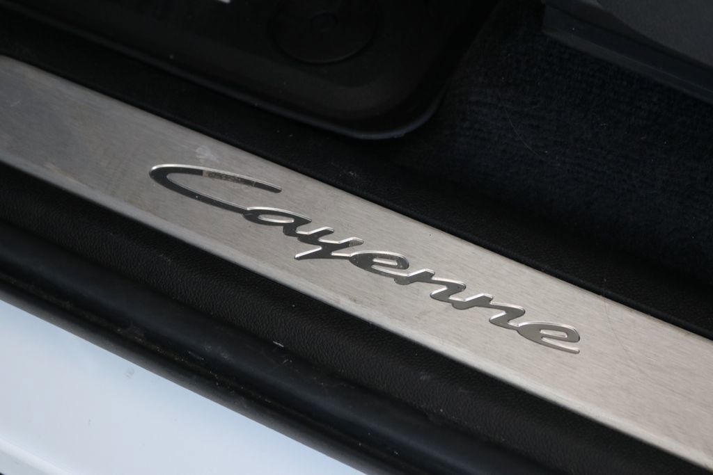 Used 2024 Porsche Cayenne image 15