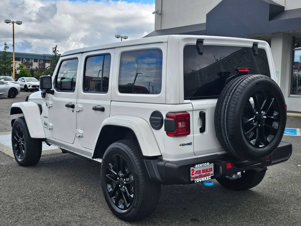 Used 2024 Jeep Wrangler Unlimited Sahara AWD/4WD image 7