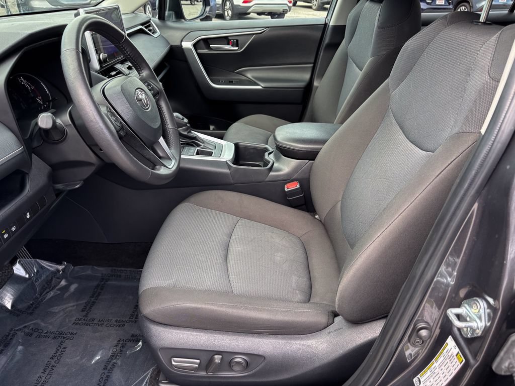 Used 2025 Toyota RAV4 XLE w/ Weather Package AWD/4WD image 19