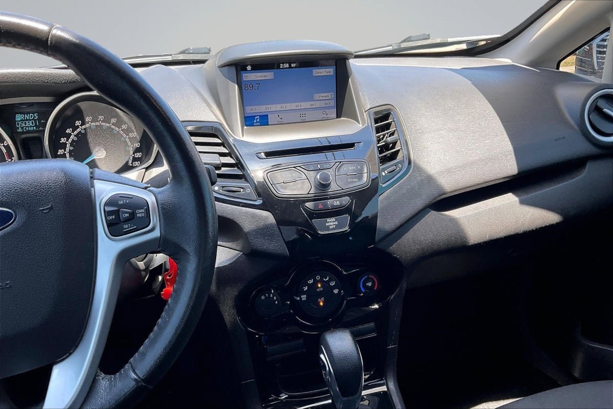 Used 2016 Ford Fiesta SE w/ Equipment Group 201A FWD image 6