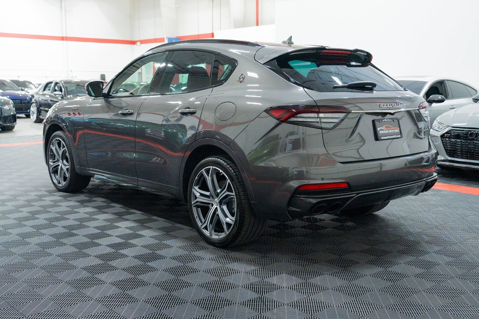 Used 2021 Maserati Levante Trofeo AWD/4WD image 4