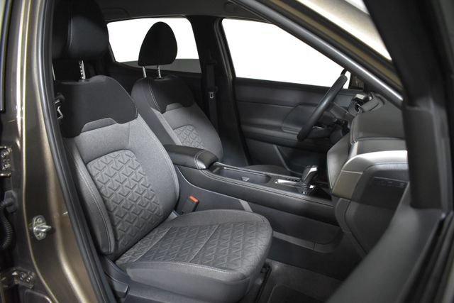 Certified 2025 Nissan Kicks SV AWD/4WD image 31