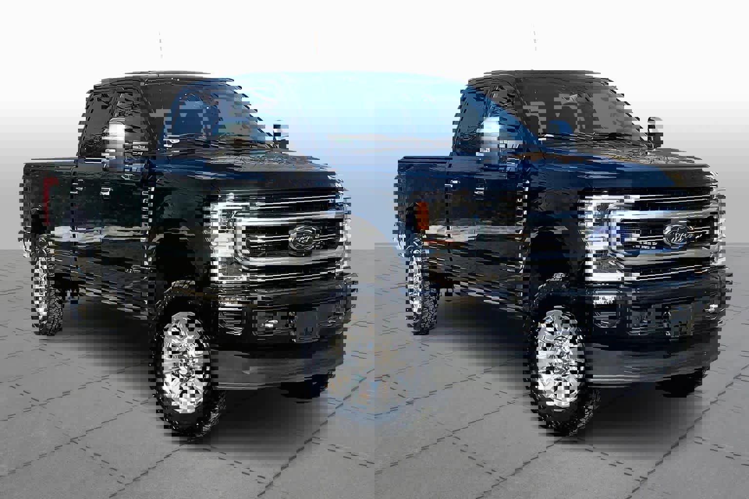 Used 2022 Ford F250 Platinum w/ FX4 Off-Road Package image 3