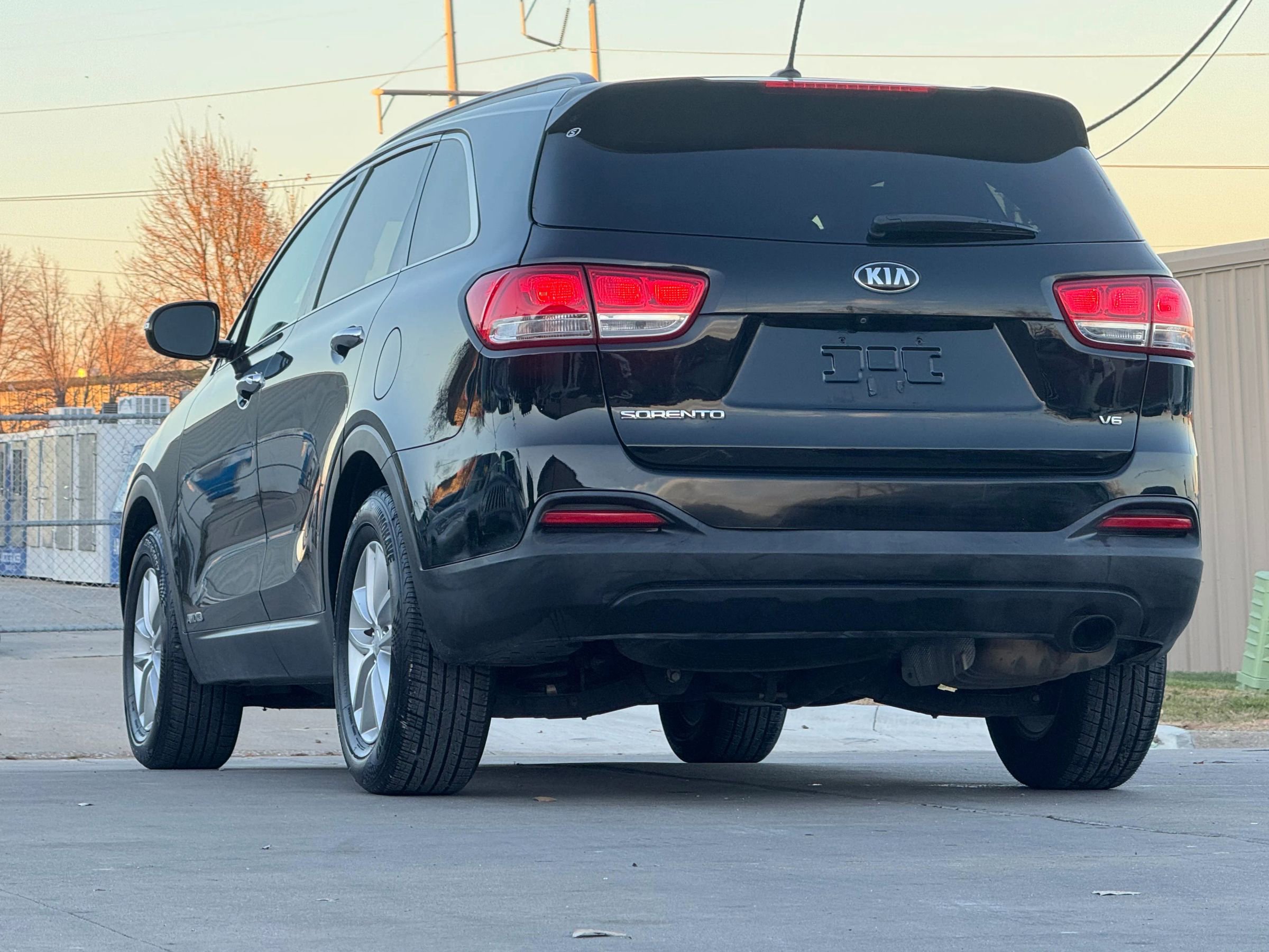 Used 2017 Kia Sorento LX Sport Utility 4D image 10