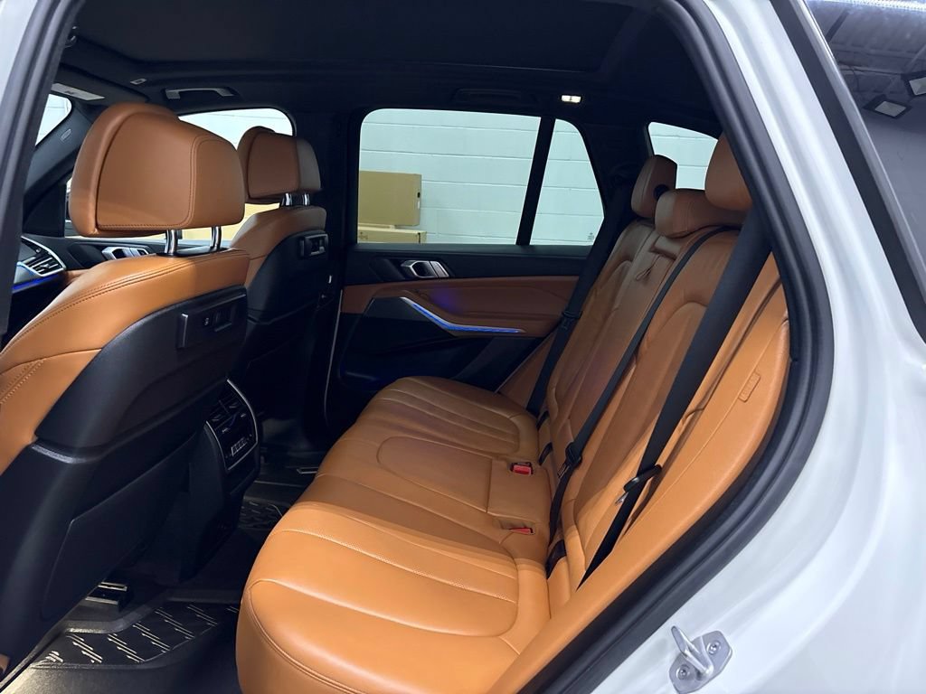 Used 2022 BMW X5 xDrive40i w/ Climate Comfort Package AWD/4WD image 32