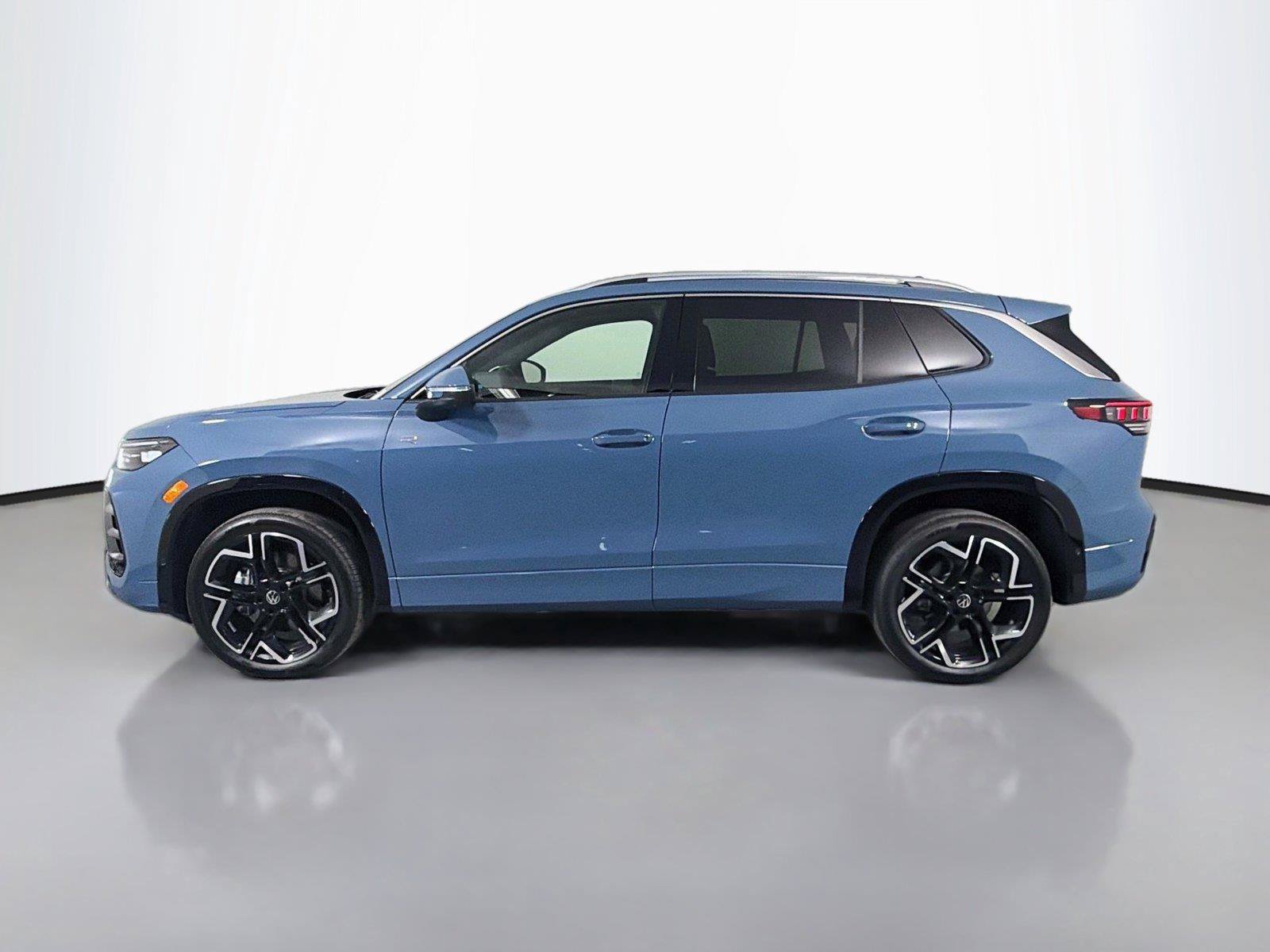 New 2026 Volkswagen Tiguan SEL R-Line AWD/4WD image 8