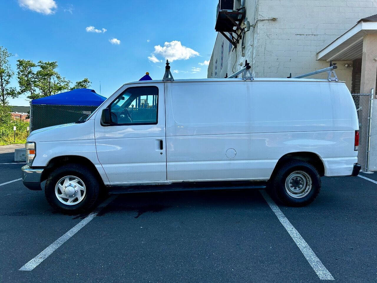 Used 2014 Ford E-250 and Econoline 250 w/ Power Group image 2