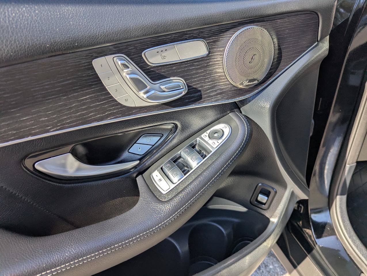 Used 2021 Mercedes-Benz GLC 300 4MATIC image 12