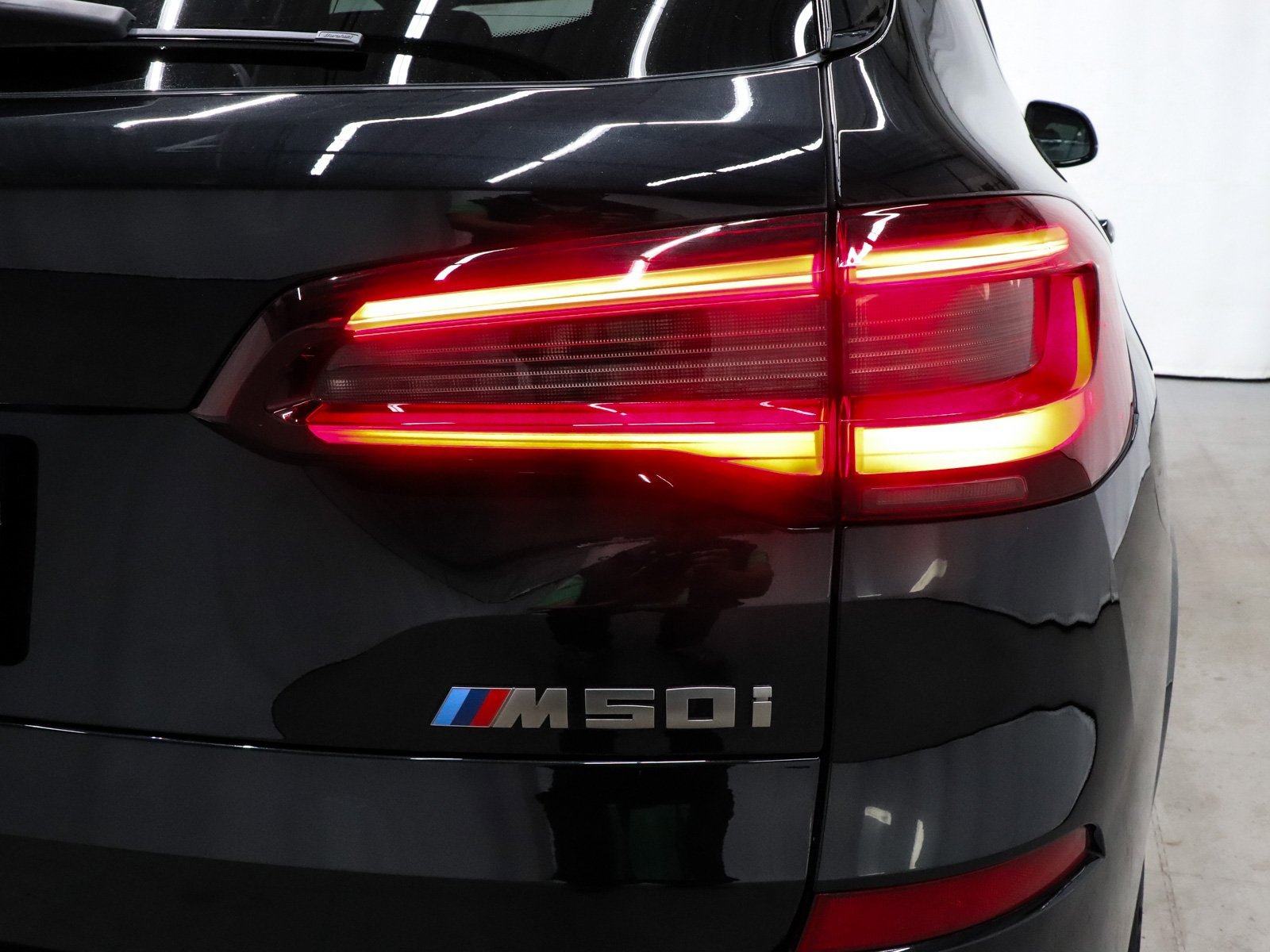 Used 2022 BMW X5 M50i w/ Executive Package image 52