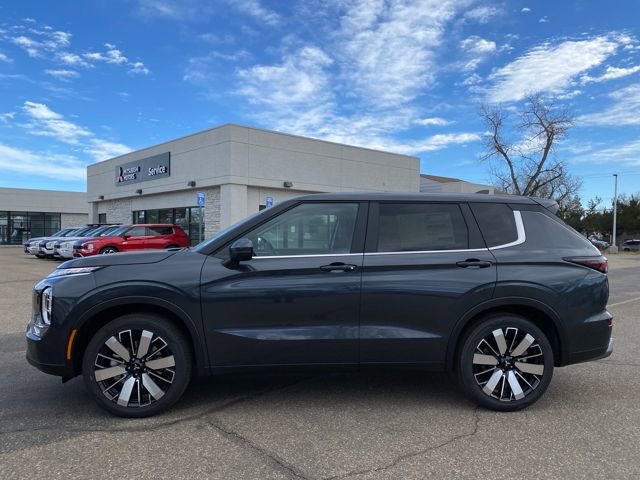 New 2026 Mitsubishi Outlander SE image 2