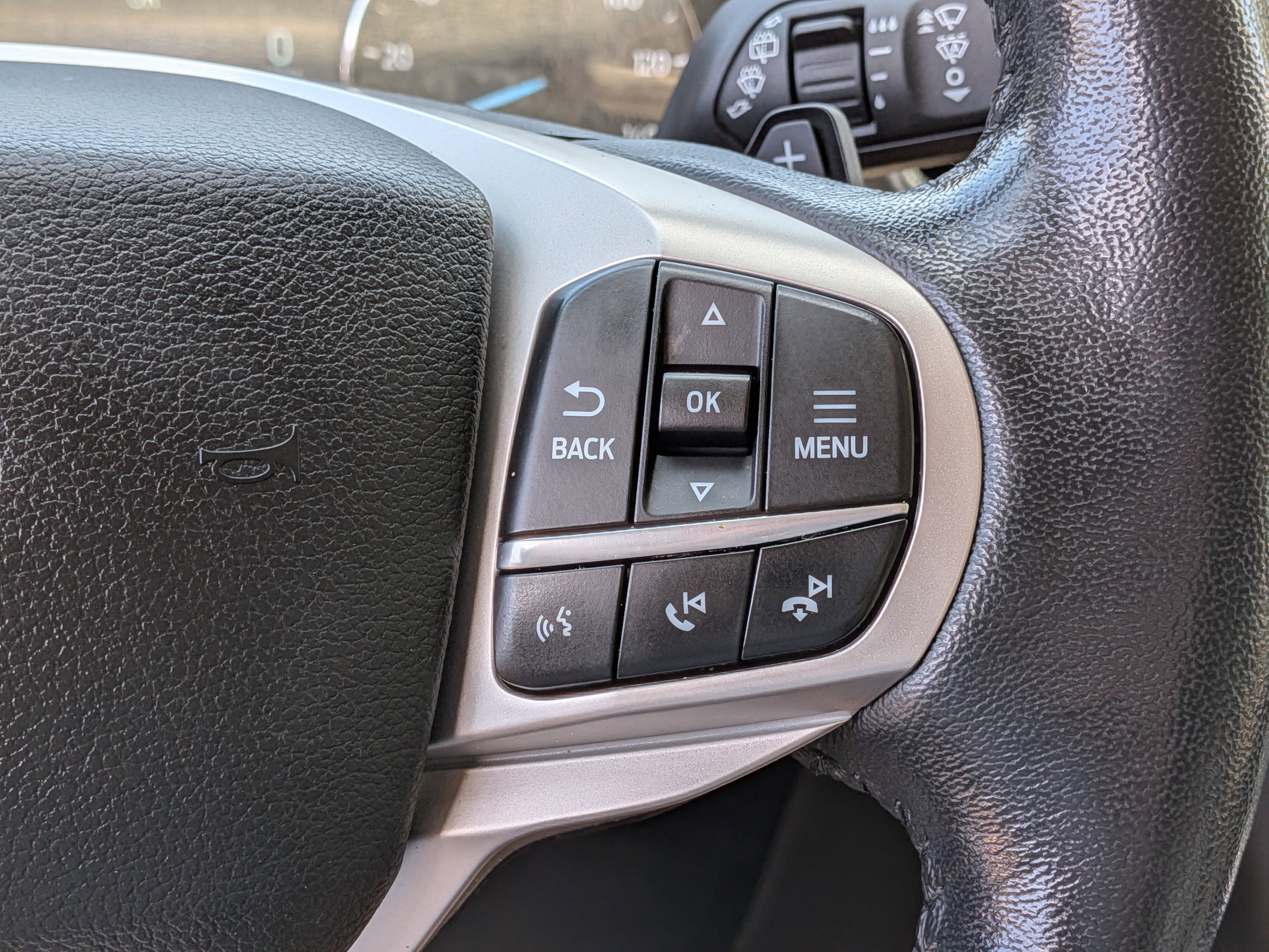 Used 2020 Ford Explorer Limited w/ Class III Trailer Tow Package image 26