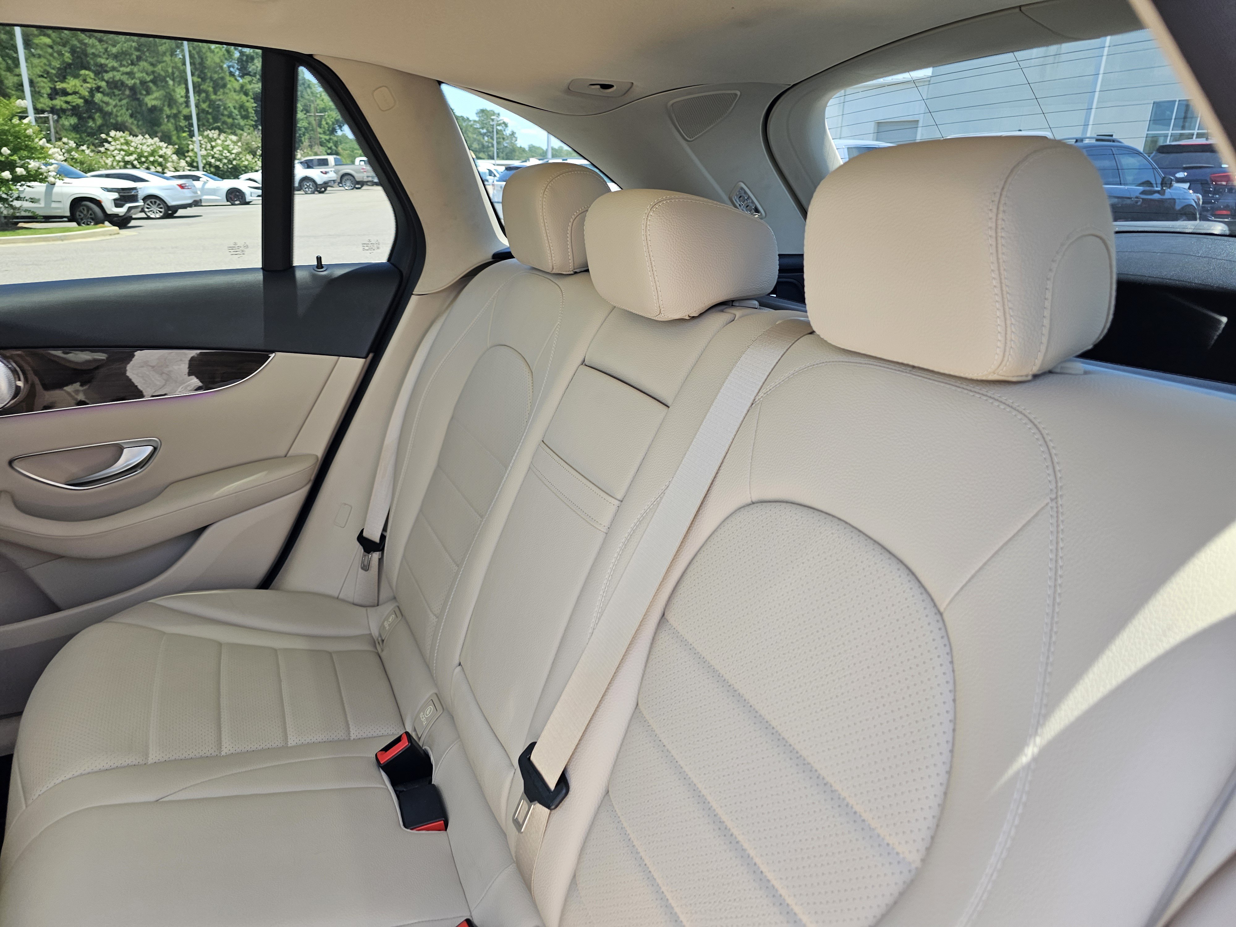 Used 2020 Mercedes-Benz GLC 300 image 31