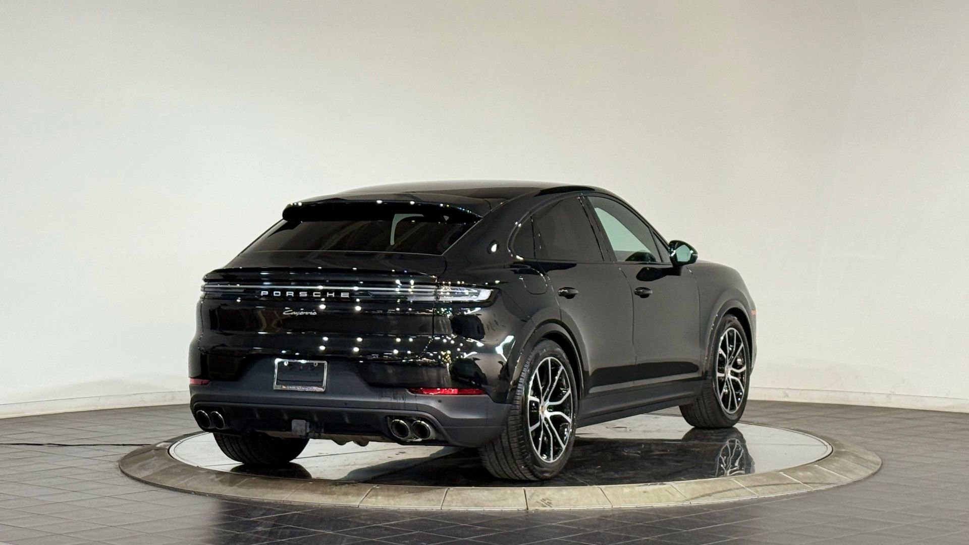 Used 2025 Porsche Cayenne Coupe image 10