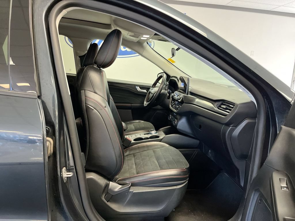 Used 2022 Ford Escape SEL w/ SEL Stealth AWD Package image 22