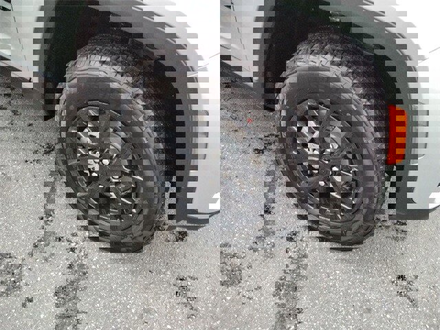 New 2025 Jeep Grand Cherokee Altitude image 18