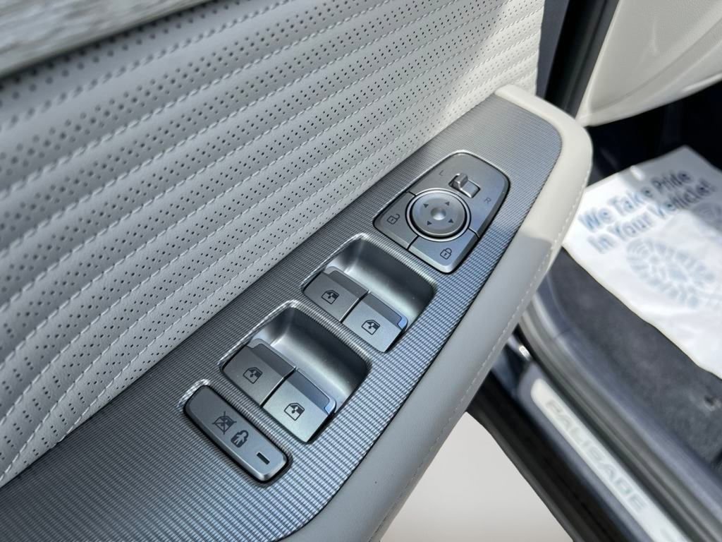 Used 2024 Hyundai Palisade Calligraphy image 12