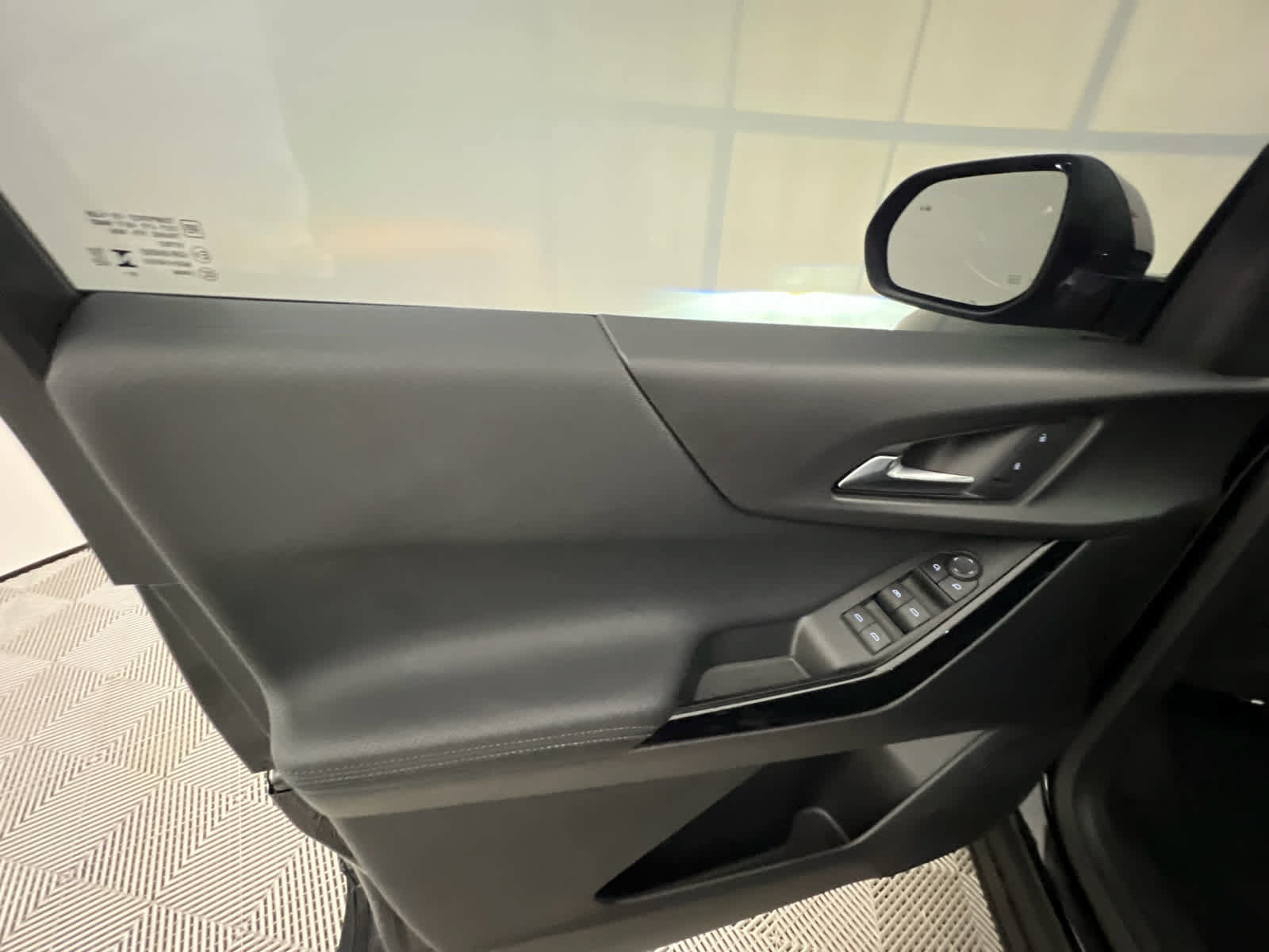 Used 2025 Chevrolet Equinox LT FWD image 21